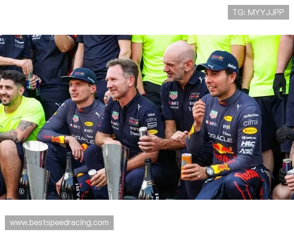 霍纳离职红牛，传闻或携维斯塔潘加盟阿斯顿马丁